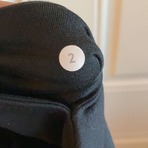 Lululemon Leggings Woman’s Size 2 Cropped Black Stretch - Picture 6 of 7